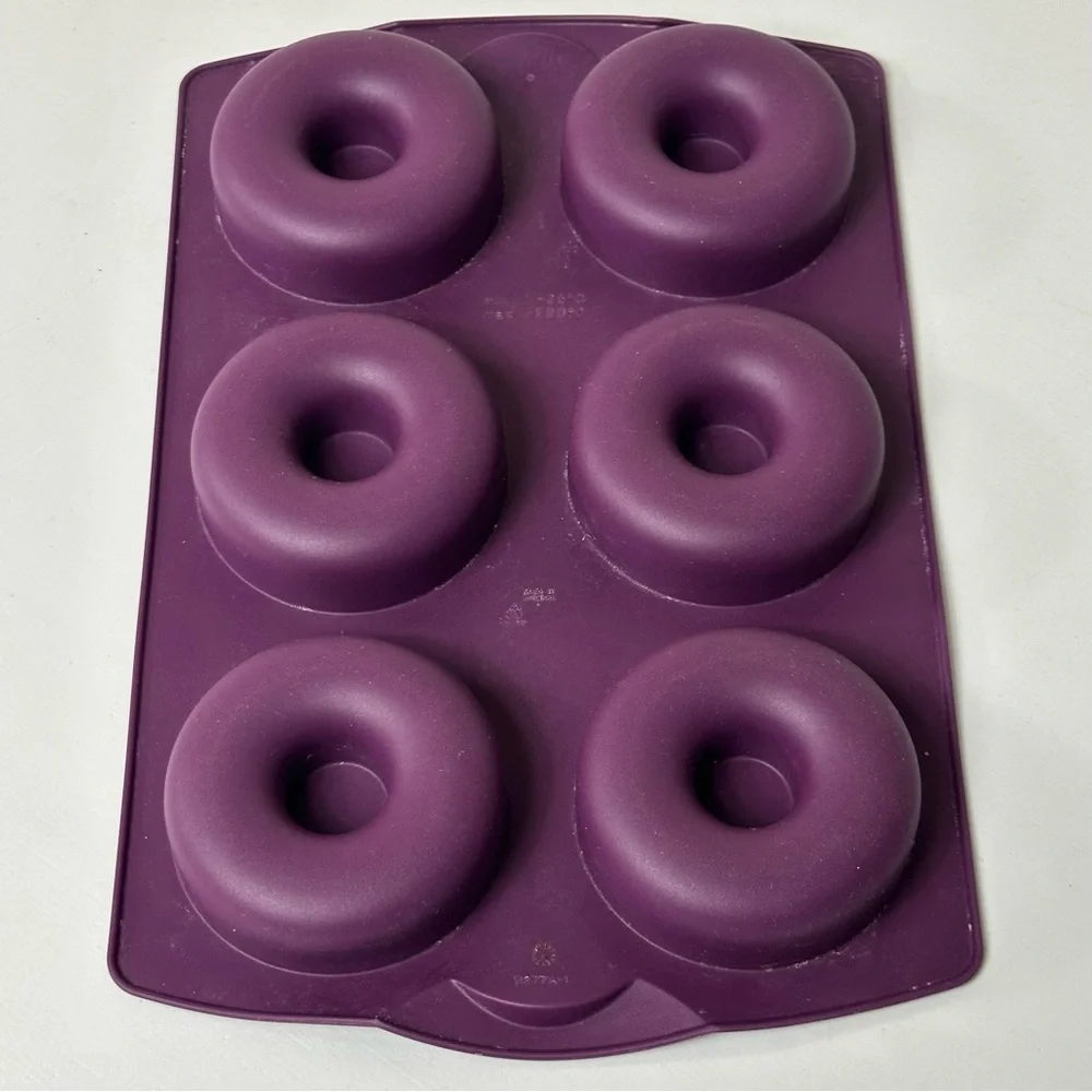 Tupperware Silicone Ring Baking Form Oven, freezer, microwave and fridge Safe